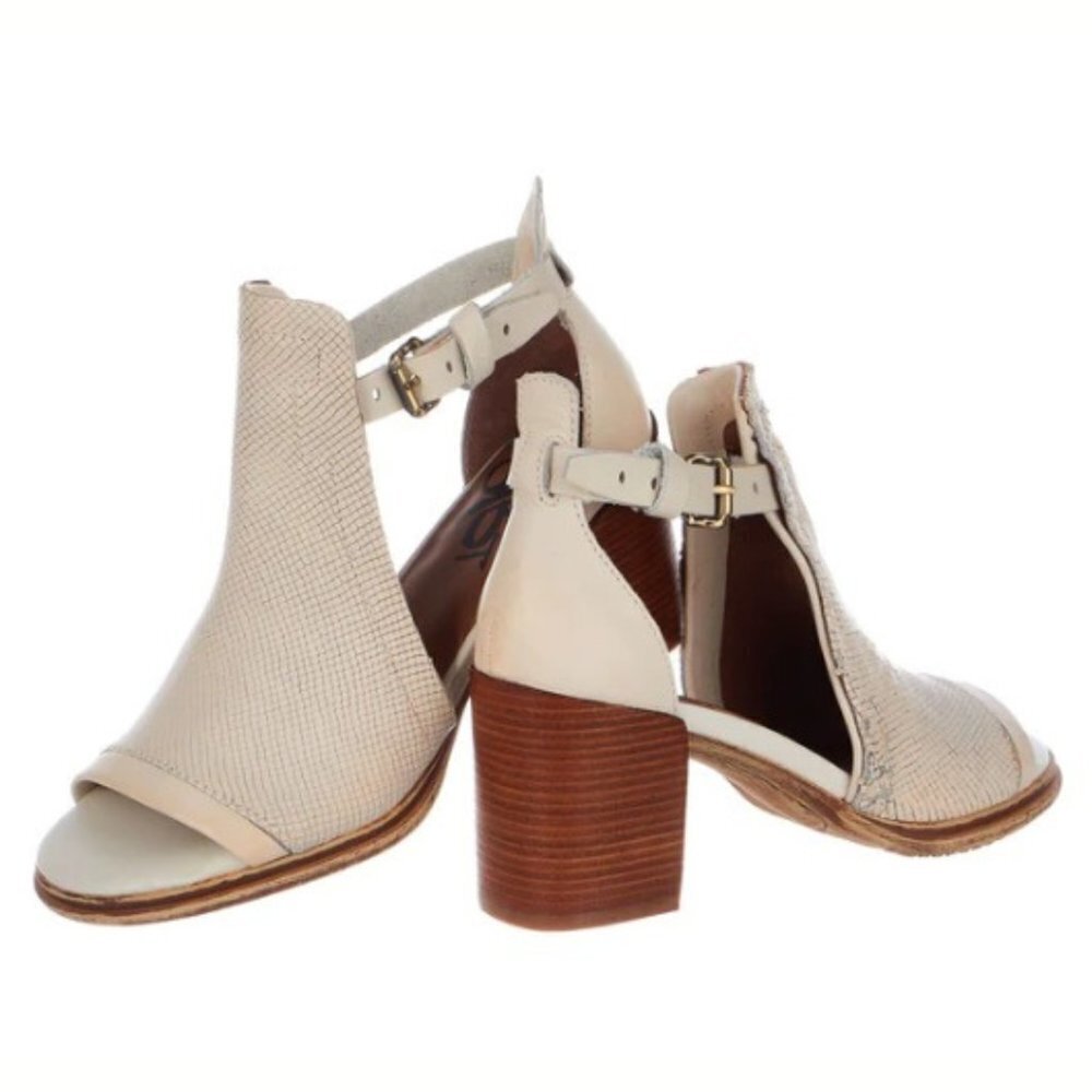 OTBT Women's Metaphor Heeled Sandal - 6.5